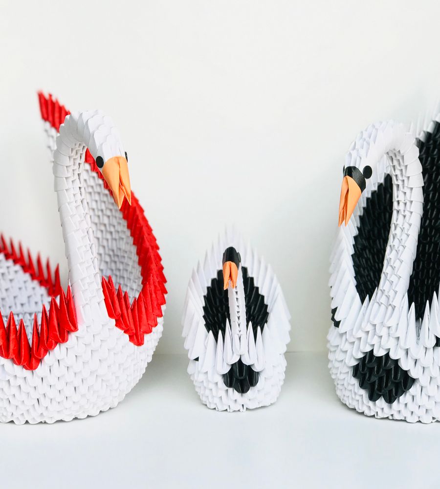 Figuras de origami de papel de colores